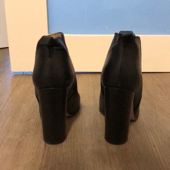 BCBG ankle booties - Picture 3 of 4